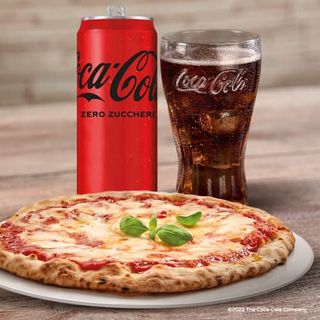 Combo menù, pizza + cannolo siciliano + Coca-Cola