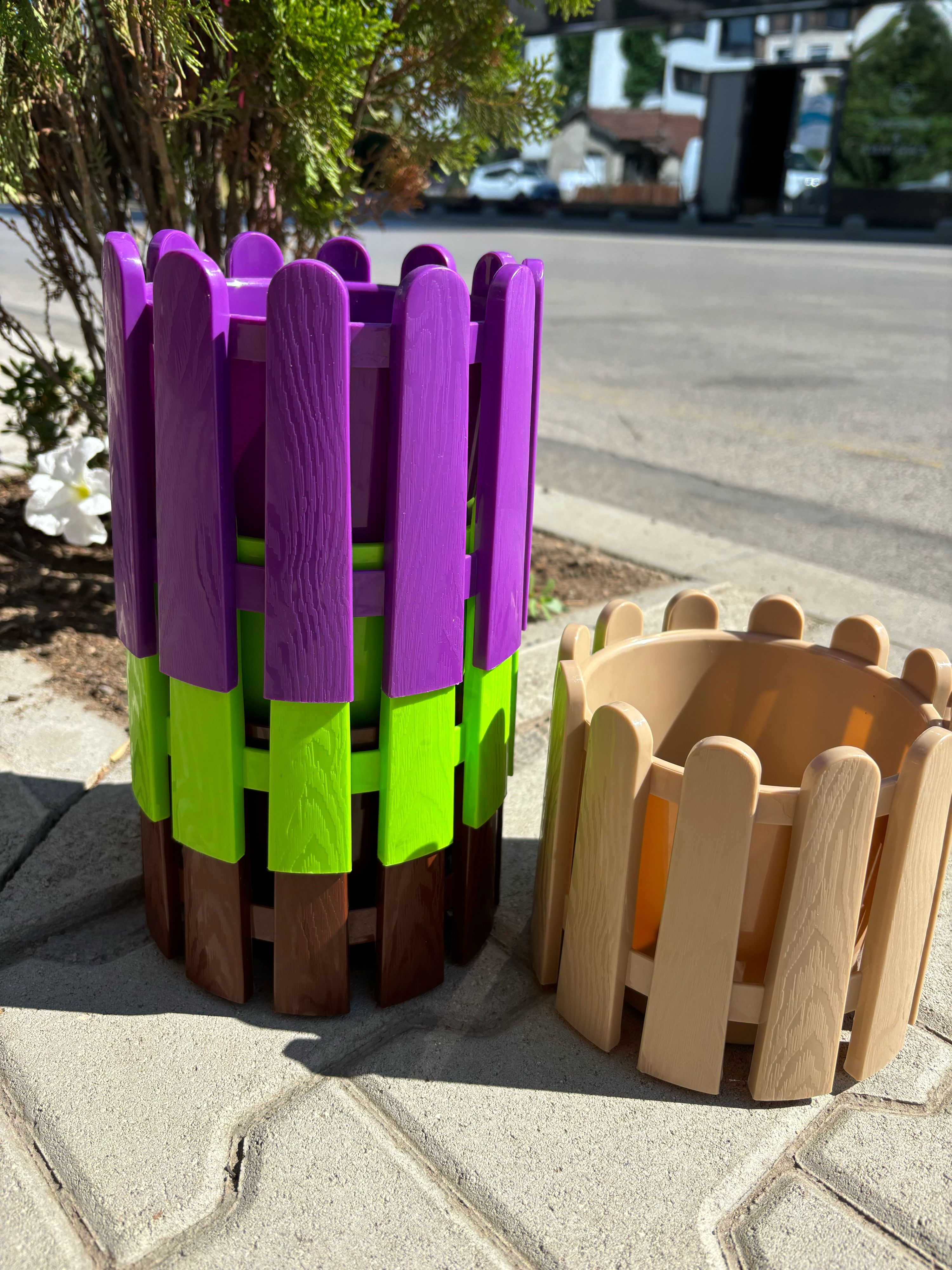 Саксии, сандъчета и аксесоари за цветя