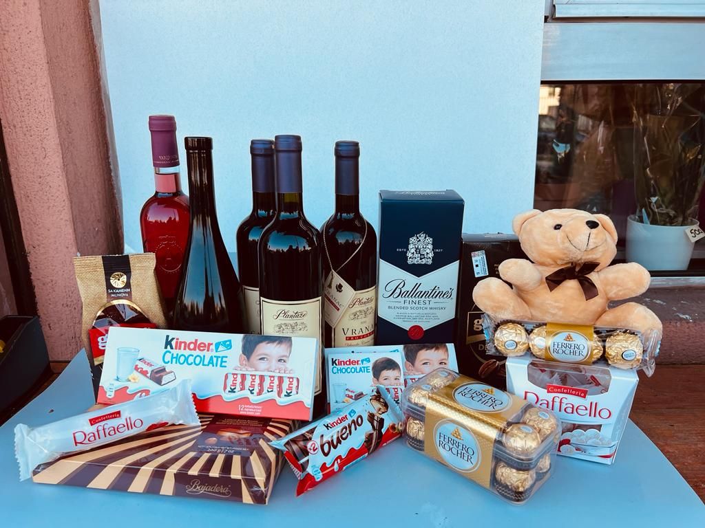 I  JOŠ PONEŠTO UZ CVEĆE 