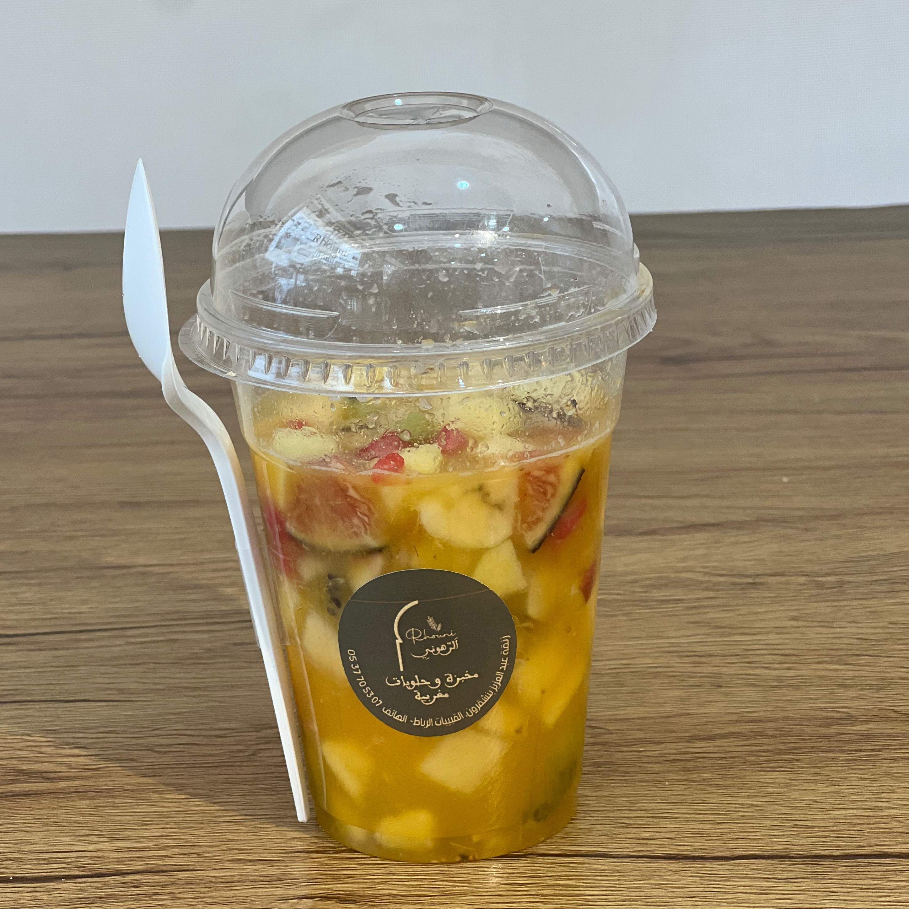 Café, jus et salade de fruits