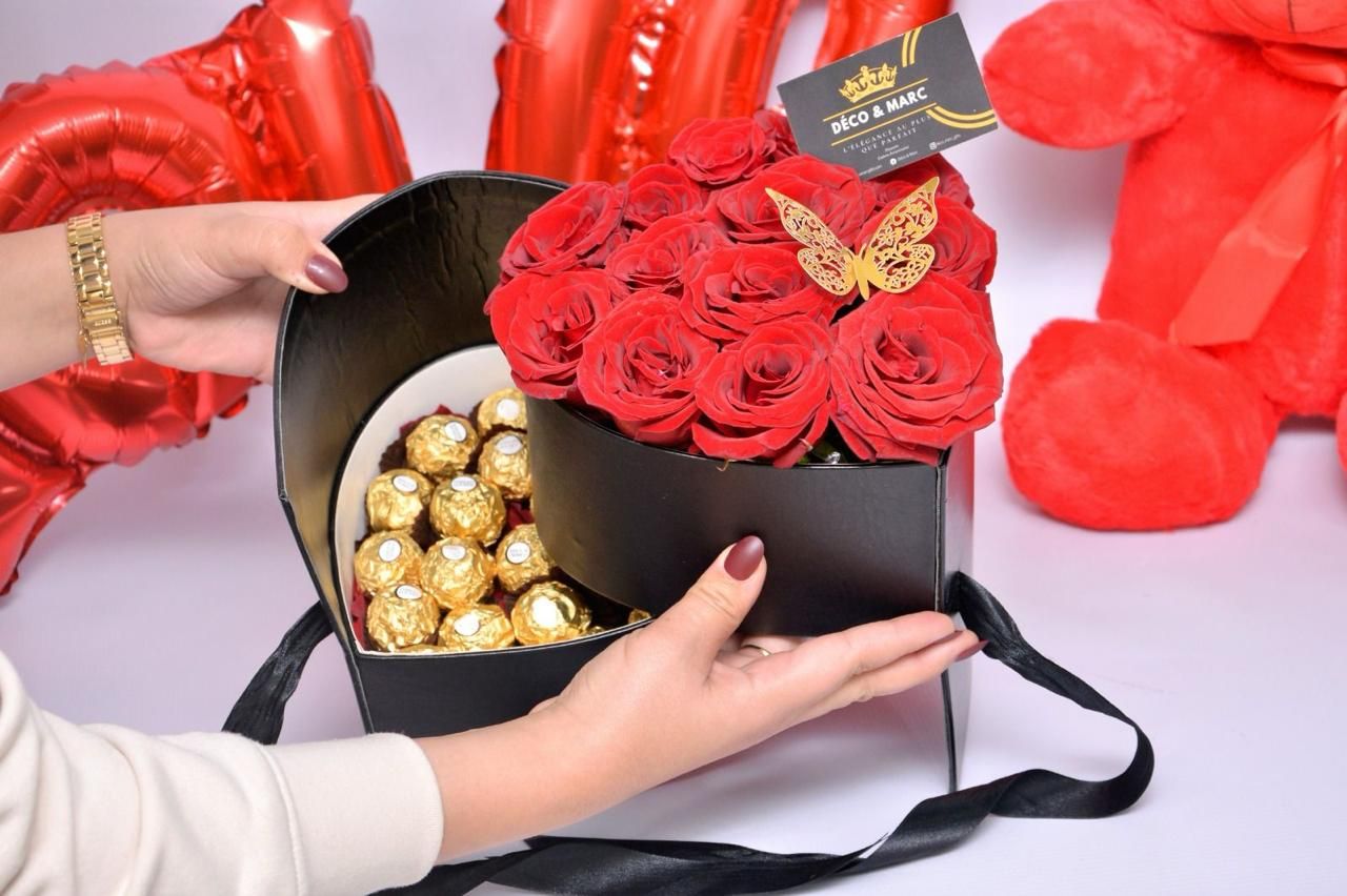 Boite De Fleurs Et Chocolat