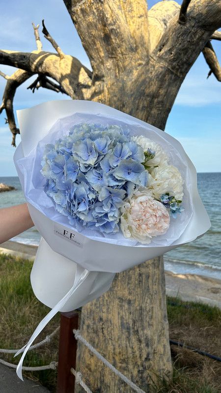 БУКЕТИ 1 - 2 ТИС. ГРН.