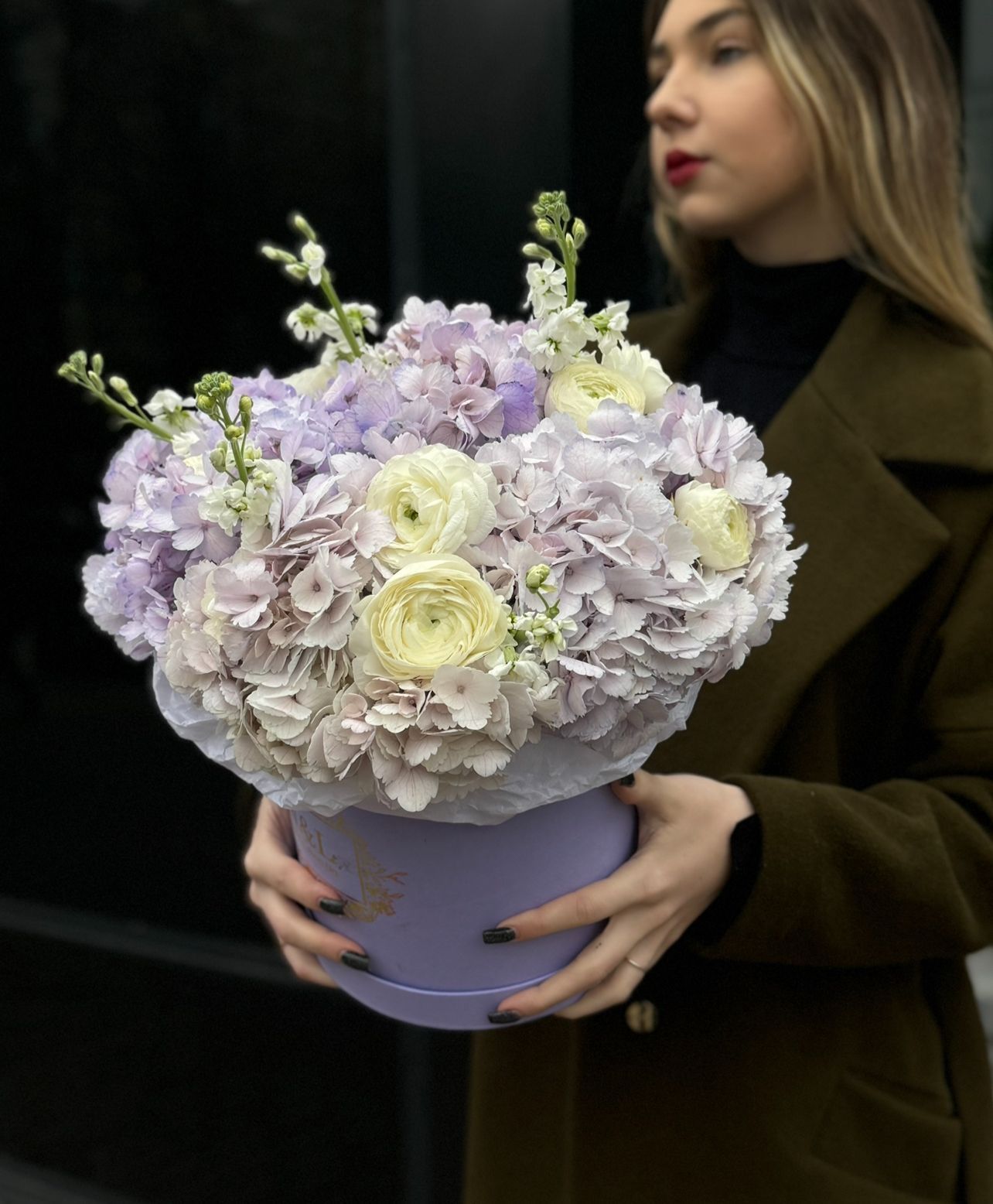 КОМПОЗИЦІЯ ІЗ КВІТІВ