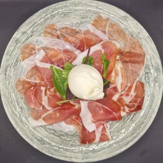 Prosciutto di Parma e burratina pugliese