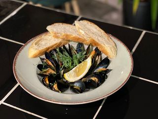 Мідії в часниковому соусі (220g)