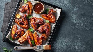 AKCIJA - Pileća krilca 1kg + Coca Cola