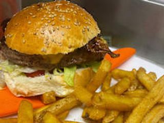 Pikka burger double + patatine fritte