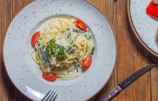 Паста с курицей и шпинатом