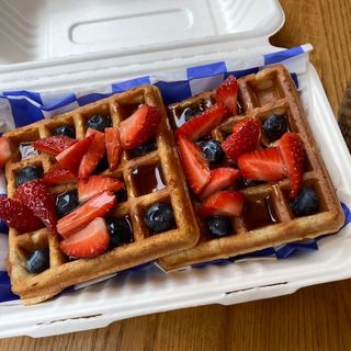 Gofres con mermelada de fresa