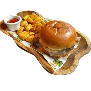 Kombo Burguer Con Bebida Incluida Y Patatas