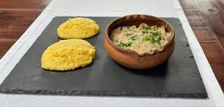 Ciulama de hribi cu mămăliguță