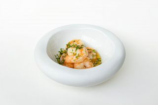Creveti trasi la tigaie cu unt, usturoi vin si patrunjel verde  CC