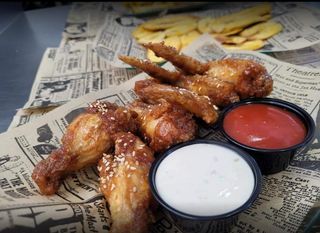 Alitas de la casa (7 uds.)