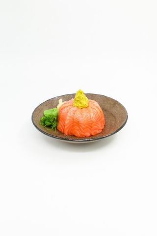 Salmon Sashimi Don with guacamole