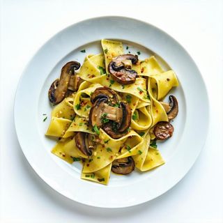 Pappardelle funghi porcini e salsiccia