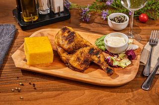 PUI LA JAR CU MUJDEI SI MAMALIGA