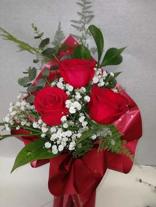 Buket tri (3) crvene ruže