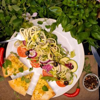 Sałatka spaghetti z grana padano