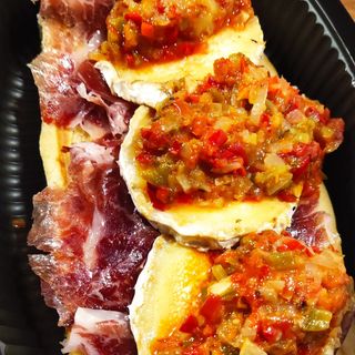 Focaccia con Jamón 100% Ibérico  y Rulo de Cabra