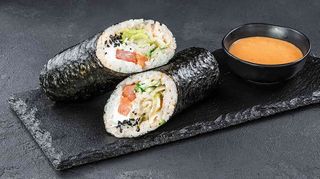 Суші шаурма з лососем