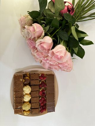 Surpriză “Platou și roze”