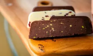 Ciocolată de casă albă cu merişoare
