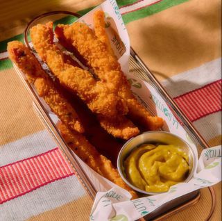 Chicken Fingers Con Salsa Curry Y Mango