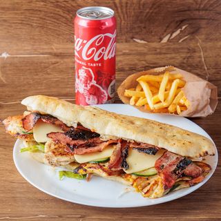 Pileće belo sa sirom i slaninom 280g + pomfrit 125g+ Coca-Cola 0.33l