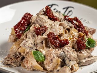 Паста з куркою та грибами (350г)