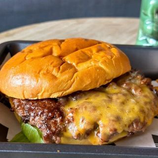 La Clásica Kaiju Burger