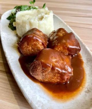 MUSCHIULET IN SOS BRUN CU PIURE