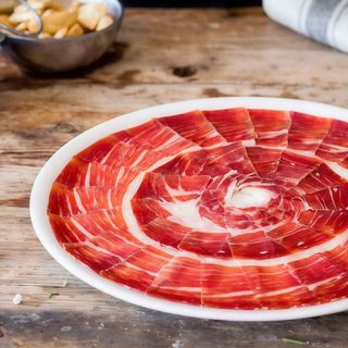 Ración de Jamón Ibérico con pan de coca con tomate