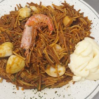 Fideuá  de marisco con allioli (Para 2 Personas)