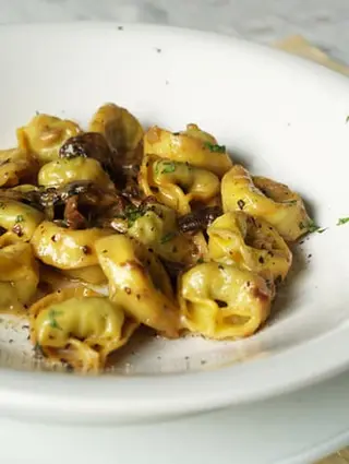 Tortelloni de Ricota e Espinafres