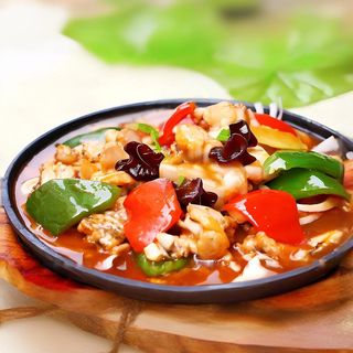 C9. Pui la plită încinsă 铁板鸡