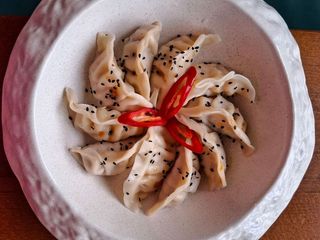 Парові Gyoza зі свининою та яловичиною
