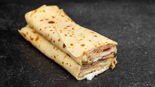 Slane palačinke sa pečenicom