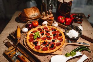 Pizza Prosciutto Salami