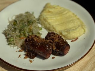 Смажена ковбаска з пюре (415g)