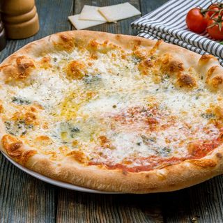Pizza Quattro Formaggi Mediana