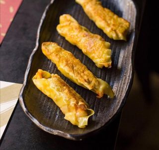 Wonton de langostino y lomo a la plancha