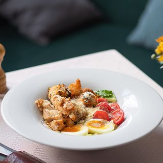 Цезар з куркою, хрумким роменом та пармезаном