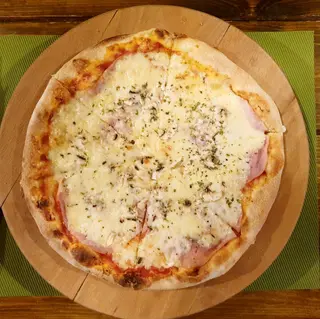 Pizza Capricciosa srednja + Coca-Cola 0.33l