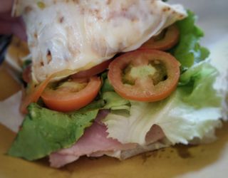 Cotto, mozzarella, insalata e pomodoro