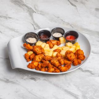 Cubitos De Pollo Con Cuatro Salsas