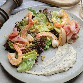 Ranch salad with shrimps,bacon and sweet corn