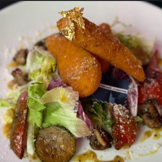 Салат з хрусткою куркою 