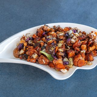 Piletina sa povrćem i indijskim orahom u soja sosu