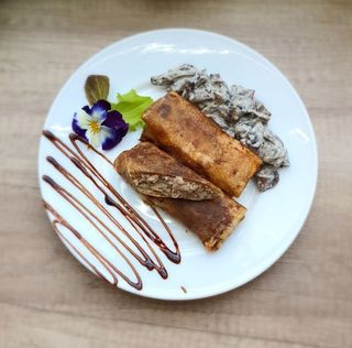 Млинці з м'ясом під Грибним соусом (300г)