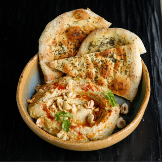 ჰუმუსი ბათუმურად არომატული პურით